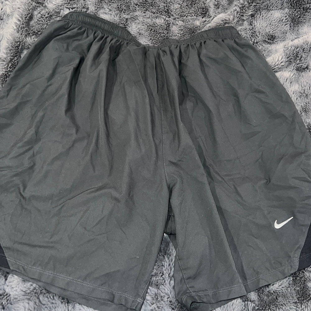 men’s L Nike DriFit running shorts